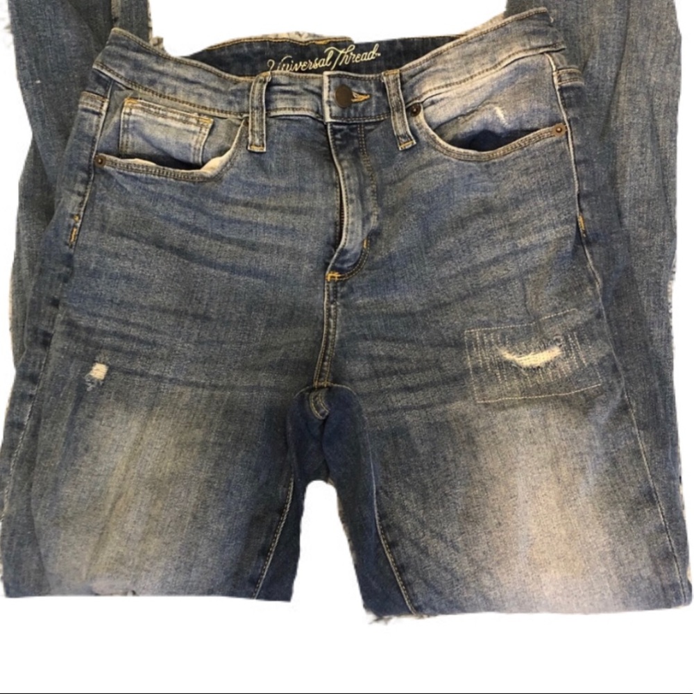 ❌SOLD❌High waisted distressed jeans